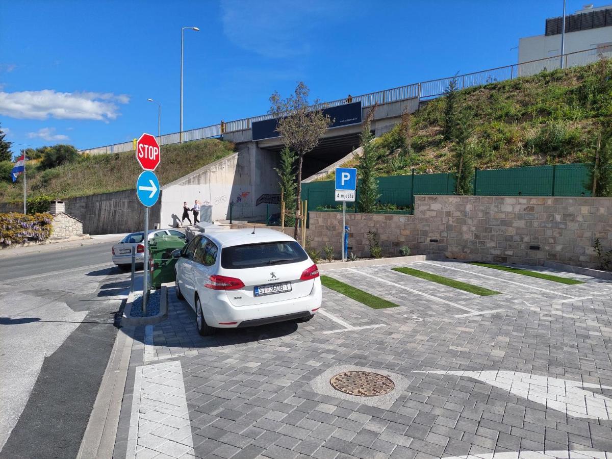 Apartment Paola With Free Private Parking Place 斯普利特 外观 照片